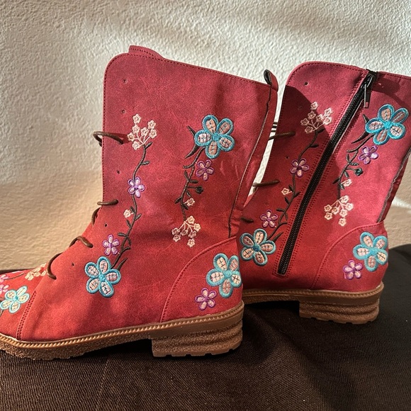 Floral Embroidered Red Combat Boots - Picture 4 of 7